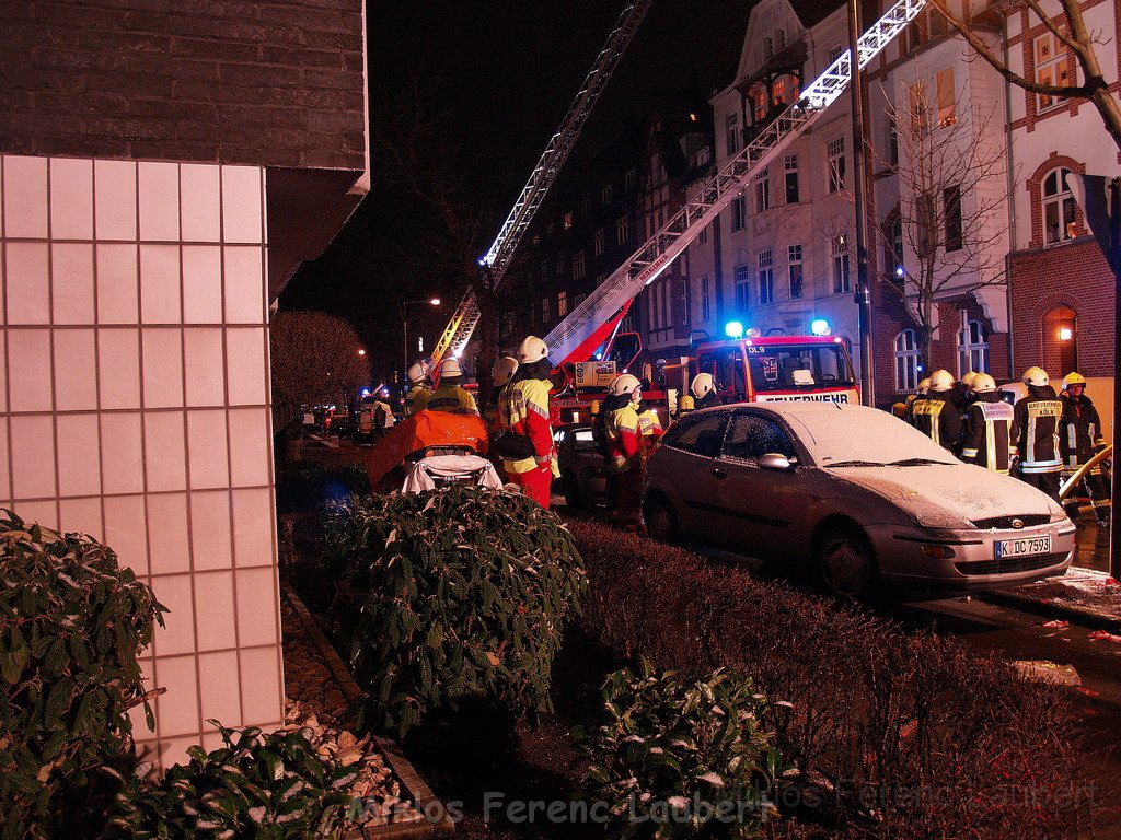 Feuer 3 Dachstuhlbrand Koeln Muelheim Gluecksburgstr P076.JPG